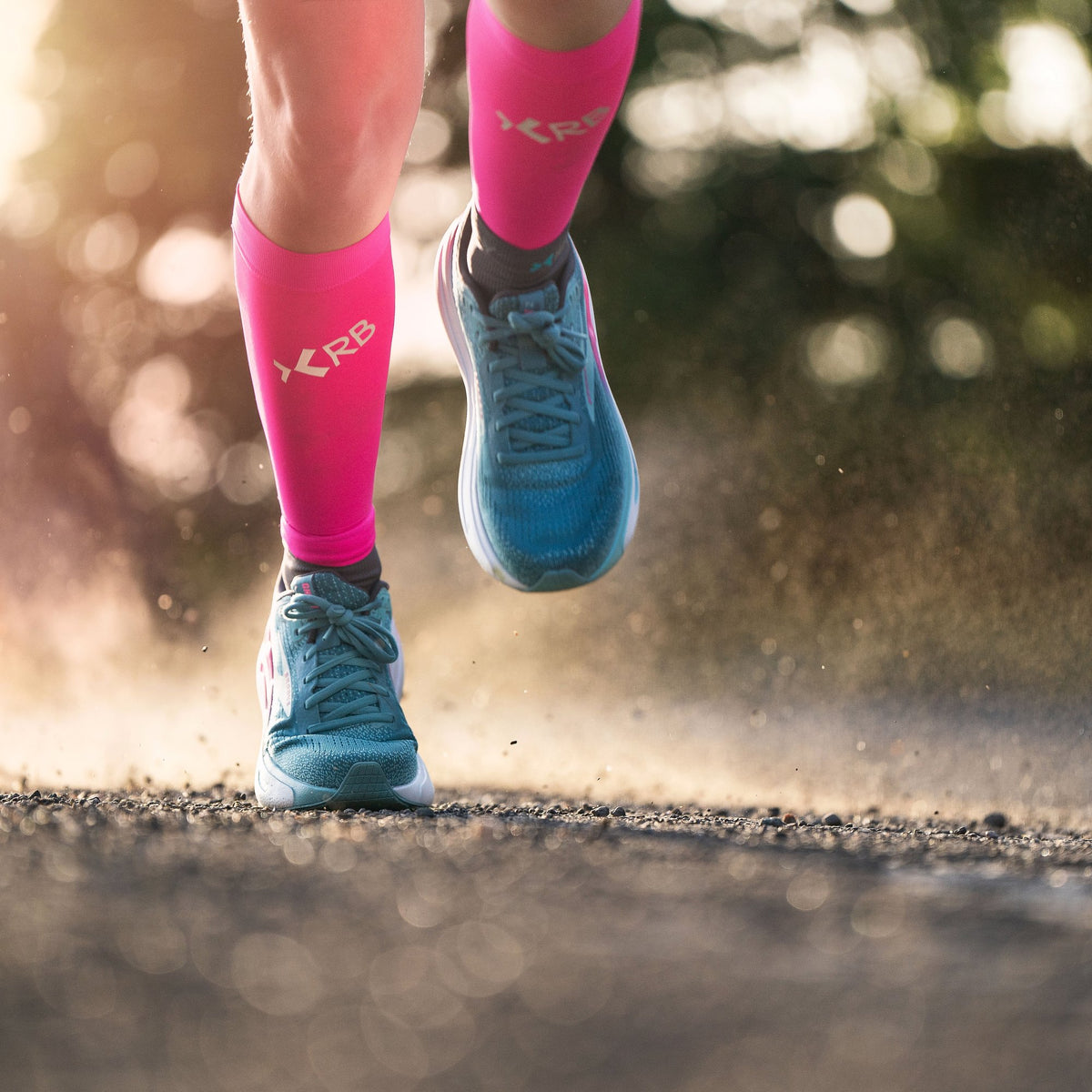 ROYAL BAY Extreme Race | Lehké kompresní lýtkové návleky – Růžová – detail při běhu