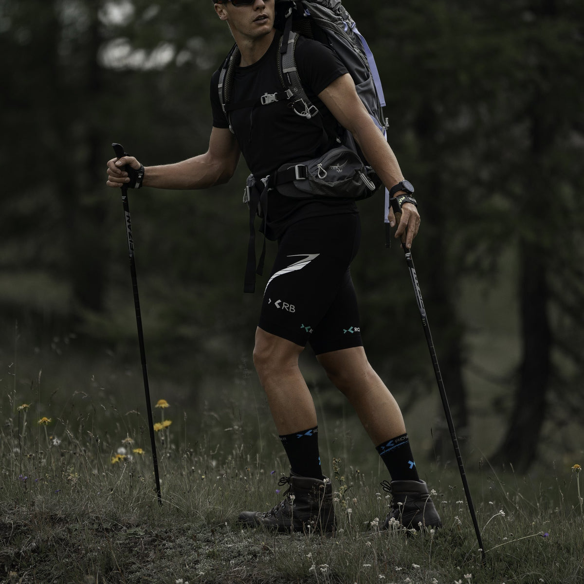 ROYAL BAY Merino | Sportovní ponožky Super High-cut – Černá – na horské louce