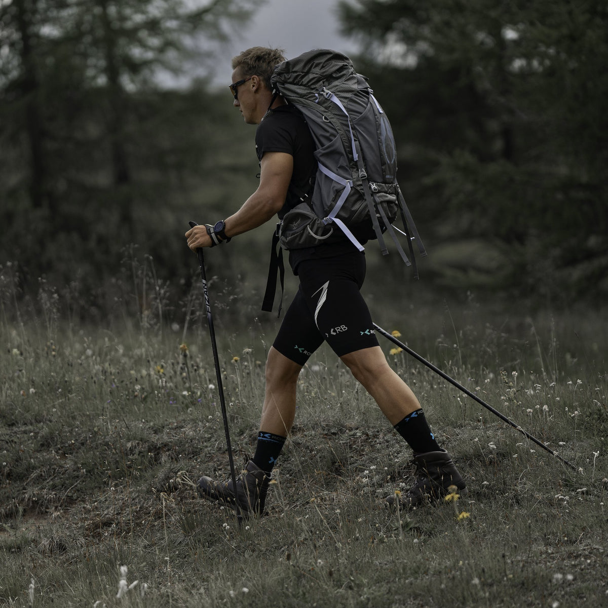 ROYAL BAY Merino | Sportovní ponožky Super High-cut – Černá – na túře s batohem